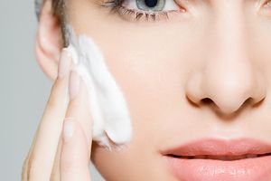 Очищення шкіри: засоби для демакіяжу і не тільки
